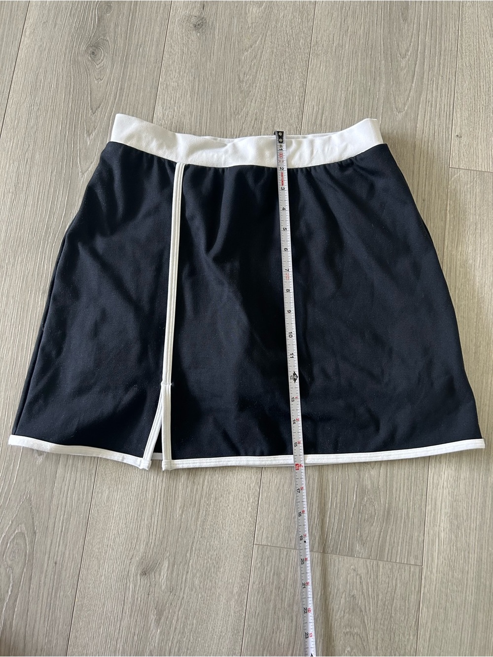 GapFit Women's Black Skirt with White Trim - Classic A-Line